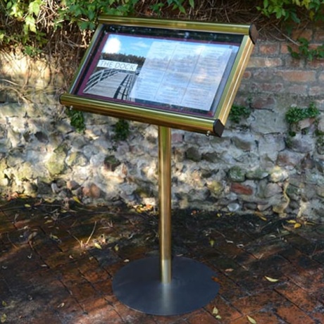 Scroll Deluxe Menu Stand